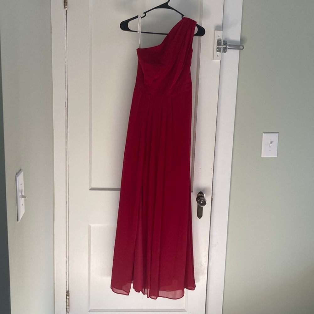 David’s Bridal One Shoulder Crinkle Chiffon Bridesmaid Dress in Apple - Size 4